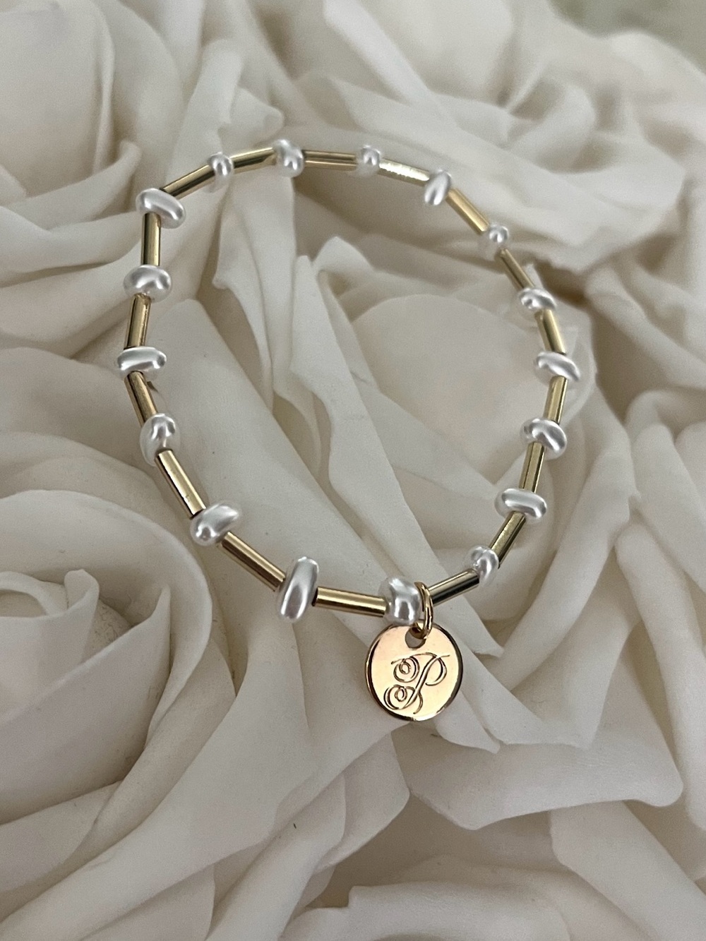 Plunder pearl bracelet with gold accents